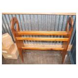 Pine quilt rack with heart motif