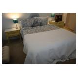Queen size bed with quilts and Mubulily mattress