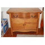 Oak washstand with 1 drawer and 2 doors 33 X