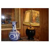 Blue & white Chinese style vase & table lamp