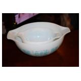 2 Pyrex Amish Butterprint Cinderella mixing