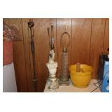 Lot - floor lamp, 3 table lamps, chimneys and