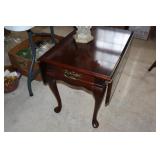 Mersman cherry drop leaf end table 19 X 22 X 22H