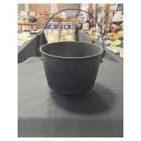 Cast iron footed cauldron/bean pot with bale