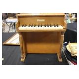 Schoenhut childs piano