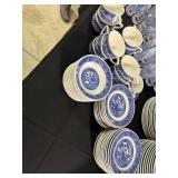 Blue Willow pattern cups and saucers (12), bread