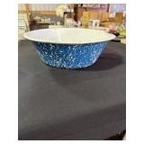 Blue and white marbled or spatter pattern