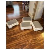 4 Vive stackable bathtub steps