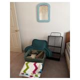 Lot including wire wall hanging display shelf,