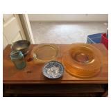 Lot including amber Madrid pattern plate,