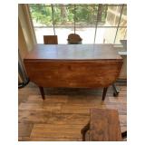 Drop leaf table with 3 saddle stools