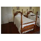 Kling Furniture Co. Colonial style maple pineapple