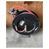Central pncumatic retractable hose reel with