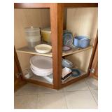 Lower cabinet and draw contents - Rubbermaid