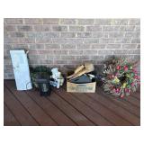 Outdoor planter, dog welcome yard decoration,
