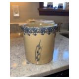 Robinson Ransbottom  2 QT pottery crock