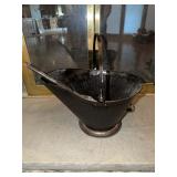 Coal scuttle with shovel