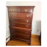 Mahogany chest on chest with 7 drawers