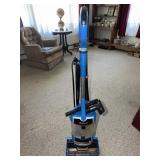 Shark Lift-Away brushroll vacuum (works)