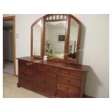 3 Drawer Accent Table w/Flower Arrangement