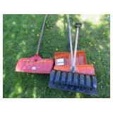 4 Snow Shovels