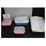 4 Pyrex Bowls w/ lids