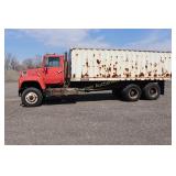 Ford 79 LNT 9000 Grain Truck
