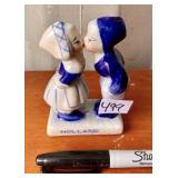 HOLLAND KISSING PAIR