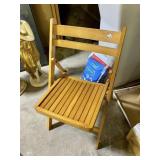 FOLDING WOOD CHAIR