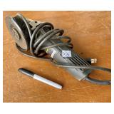 2 METAL RACKS & WHITE PAL METAL BARS