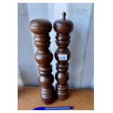 SALT AND PEPPER SET