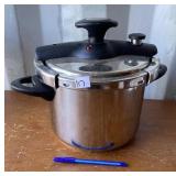PRESSURE COOKER