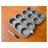 2 MUFFIN TINS