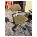 ROLLING METAL OFFICE CHAIR