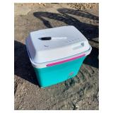 RUBBERMAID COOLER