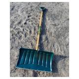 SNOW SHOVEL