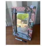 FREE STANDING FRAME