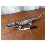 METAL ALLIGATO NUT CRACKER