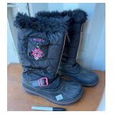 WOMENS BOOTS APPROX SIZE 8