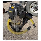 DEWALT 10 GALLON SHOP VAC