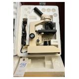Swift MA2201 Microscope
