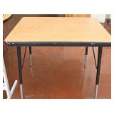 Classroom work table w/adjustable legs