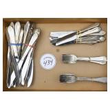 60 pc International Co Manhattan Flatware