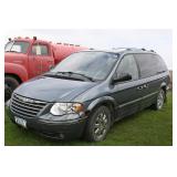 2005 Chrysler Town & Country Van