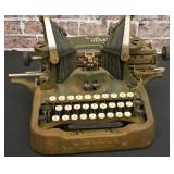 Oliver No. 9 ' Batwing' Typewriter