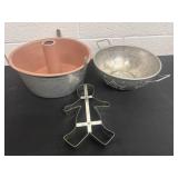 Strainer and pan and cookie cutter