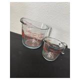 2 anchor glass measuring cups