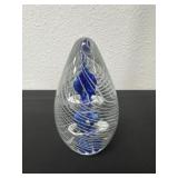 6.5ï¿½ vintage egg-shaped art glass paperweight