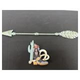19ï¿½ metal arrow and plastic western decor