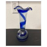 10ï¿½ vintage hand-blown art glass vase